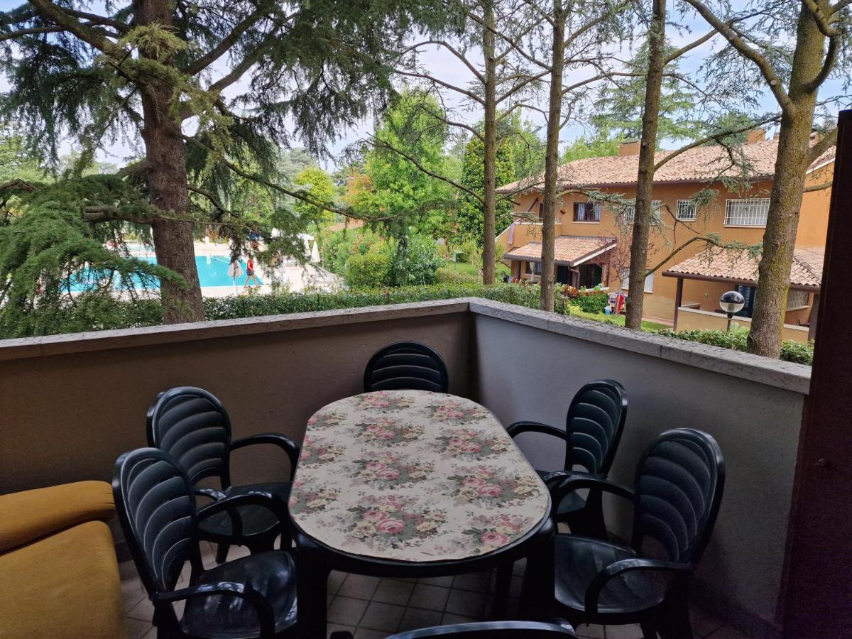 Ferienwohnung Casa Vittoria Sirmione Punta Gro Con Piscina Exterior foto
