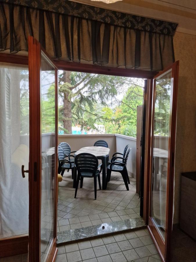 Ferienwohnung Casa Vittoria Sirmione Punta Gro Con Piscina Exterior foto