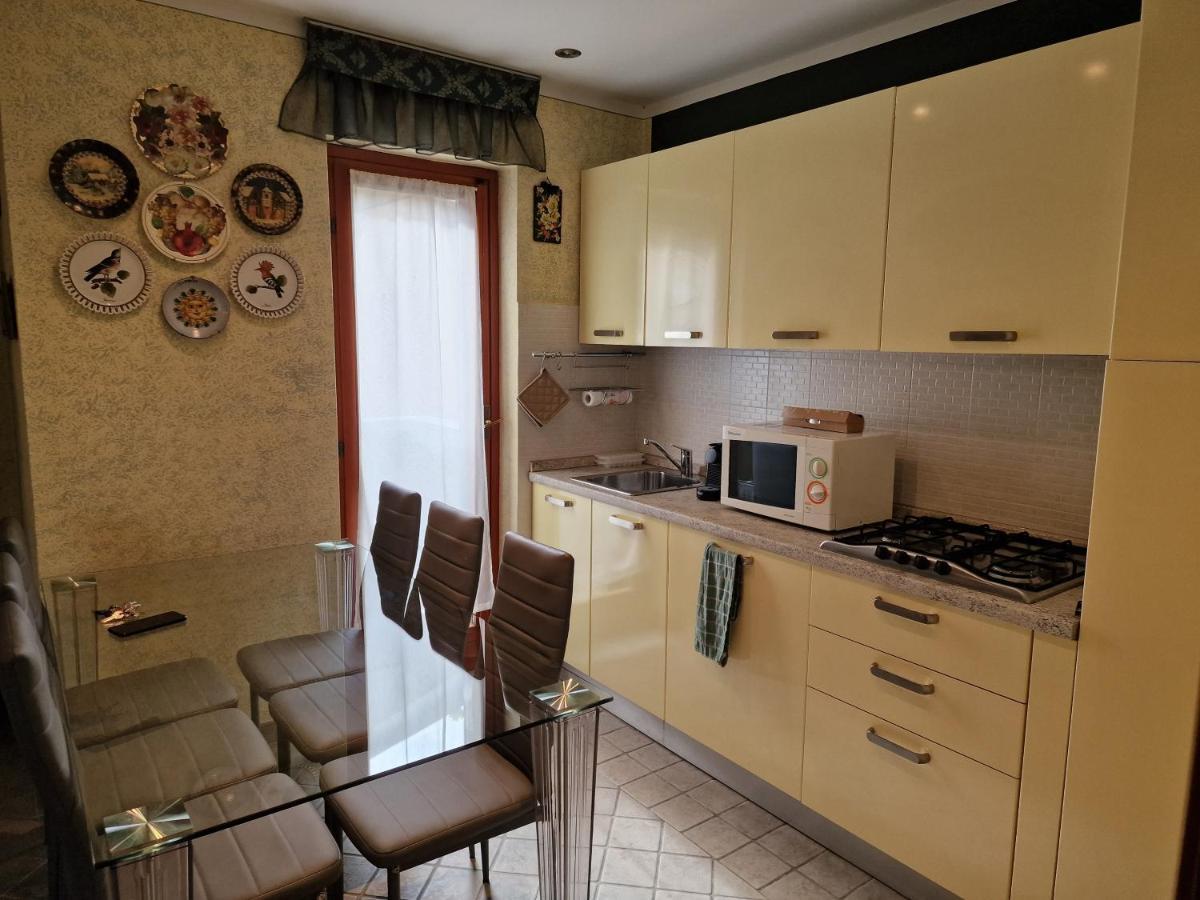 Ferienwohnung Casa Vittoria Sirmione Punta Gro Con Piscina Exterior foto
