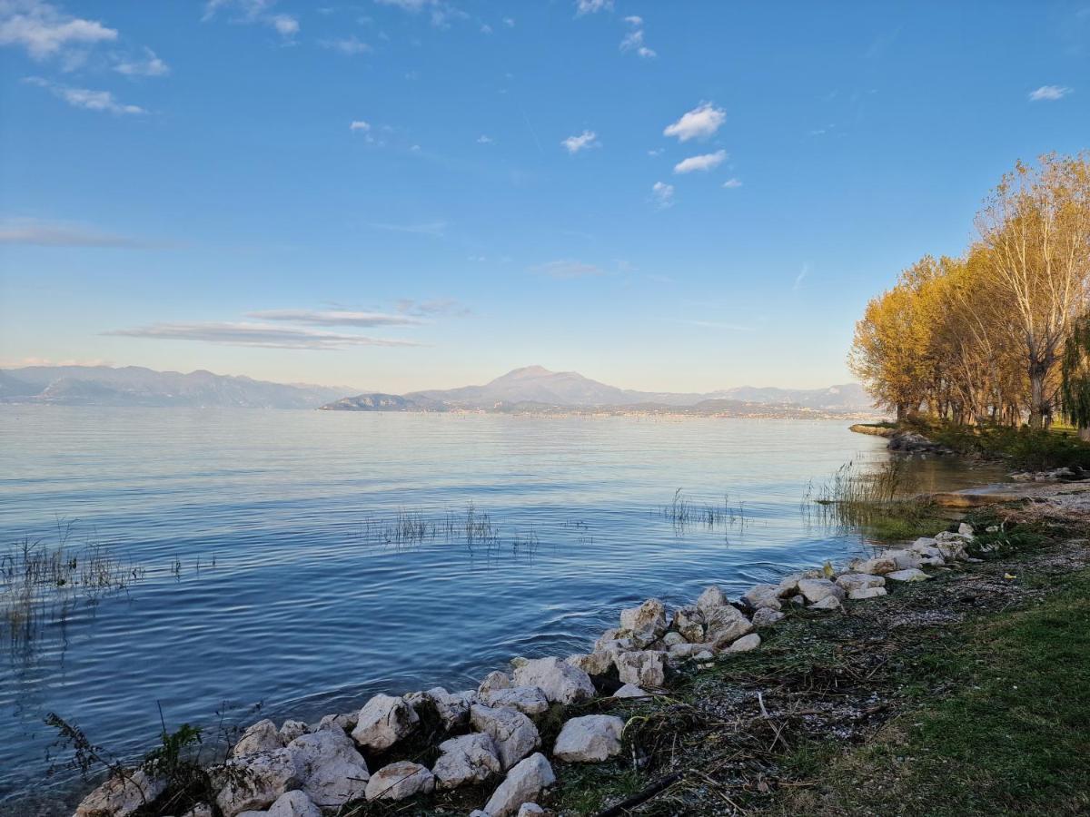 Ferienwohnung Casa Vittoria Sirmione Punta Gro Con Piscina Exterior foto