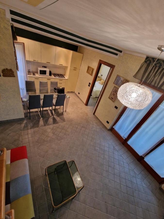 Ferienwohnung Casa Vittoria Sirmione Punta Gro Con Piscina Exterior foto
